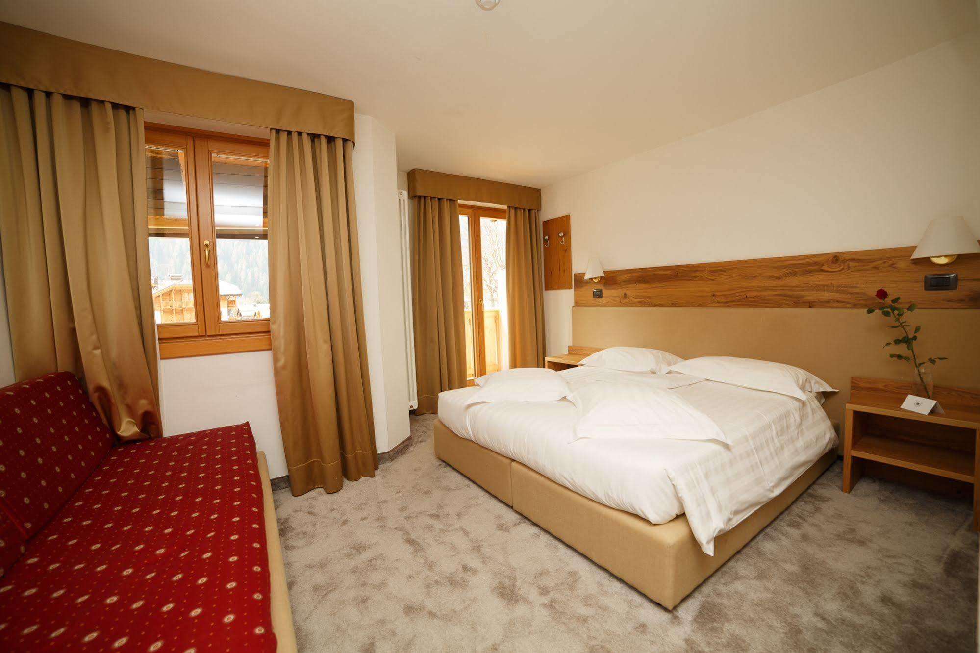 Olympic Regina Hotel ปินโซโล ภายนอก รูปภาพ